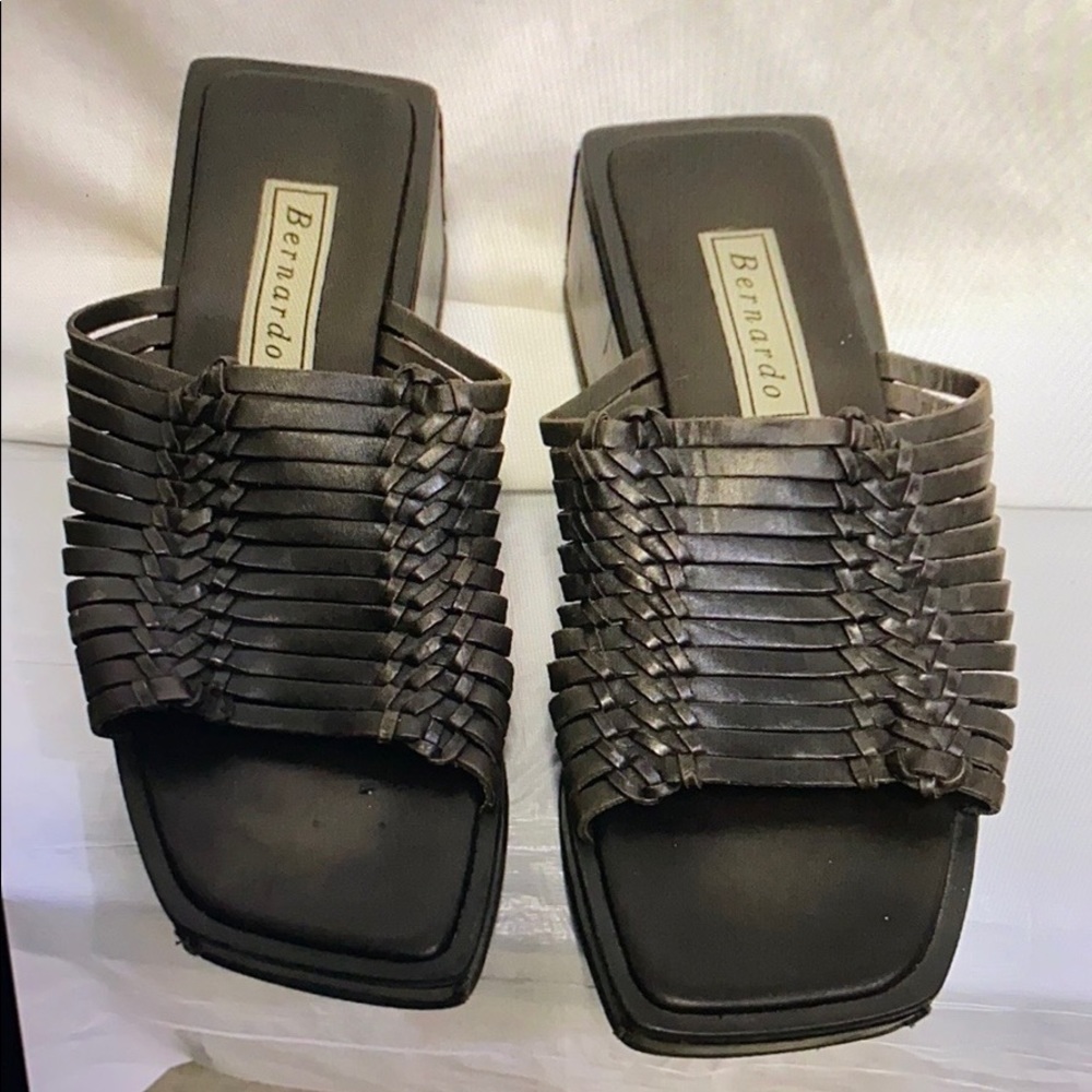 Bernardo Women’s 8 M Leather Flat Sandals